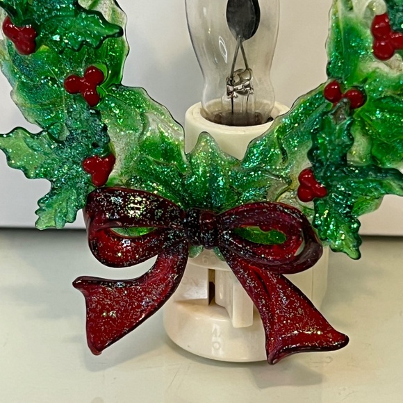 Wreath Night Light w/ Flicker Flame Bulb Christmas Holiday Plastic Vintage READ - Picture 3 of 13